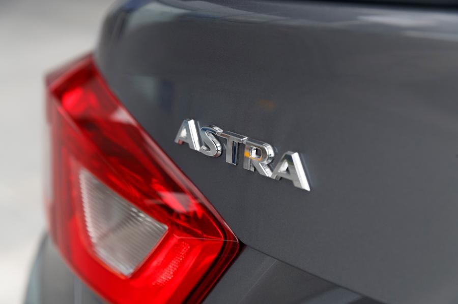Логотип Holden Astra Sedan 2017 года  (фото 9 из 42)